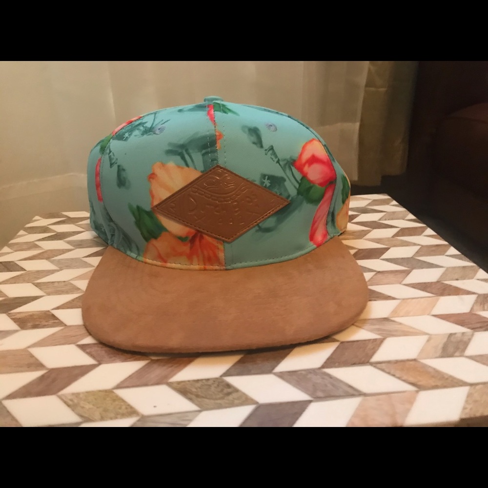 Dutch Bro’s hat NWOT